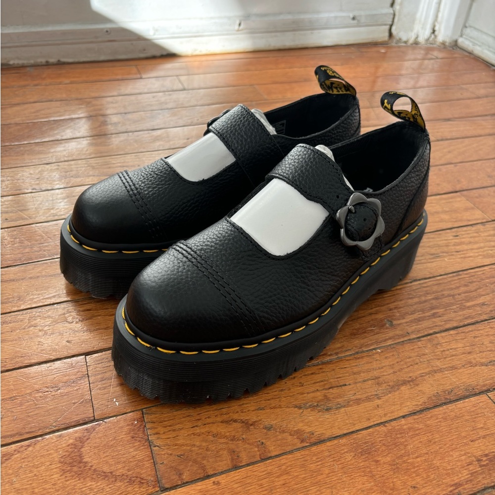 Doc Martens Addina Flower size W8 NIB